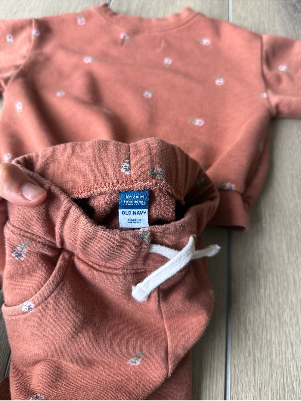 Old Navy Floral Sweat Set 18-24 Months 🌸 - Picture 4 of 4